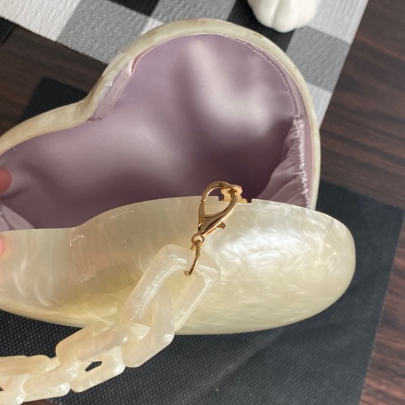 Pearlescent Heart-Shaped Purse - Cream - Picture 3 of 8